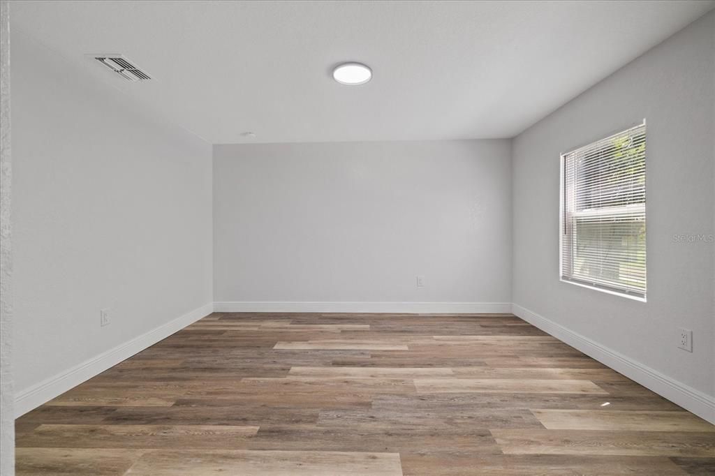 For Sale: $517,900 (5 beds, 3 baths, 2411 Square Feet)