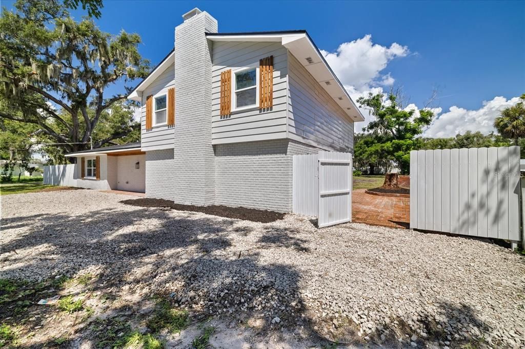 For Sale: $517,900 (5 beds, 3 baths, 2411 Square Feet)