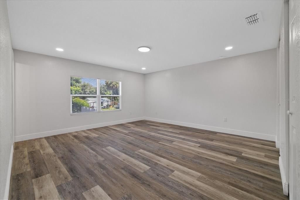 For Sale: $517,900 (5 beds, 3 baths, 2411 Square Feet)