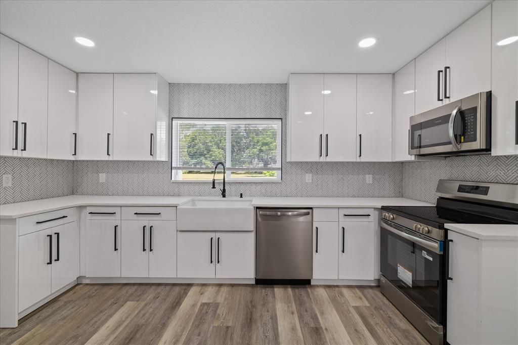 For Sale: $517,900 (5 beds, 3 baths, 2411 Square Feet)