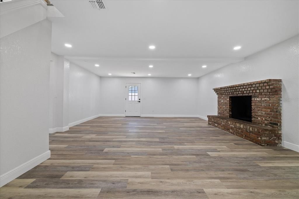 For Sale: $517,900 (5 beds, 3 baths, 2411 Square Feet)
