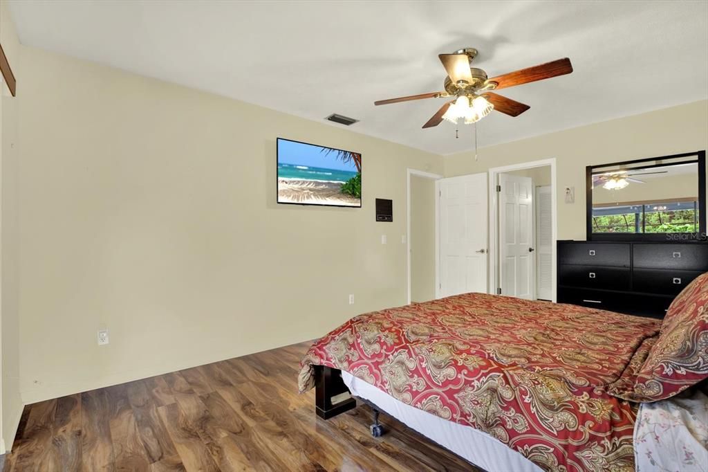For Sale: $439,900 (3 beds, 2 baths, 1609 Square Feet)