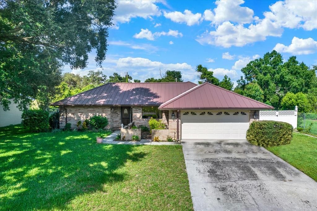 For Sale: $439,900 (3 beds, 2 baths, 1609 Square Feet)