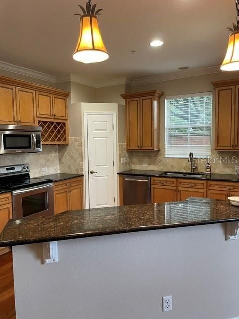 For Rent: $2,675 (3 beds, 2 baths, 1855 Square Feet)