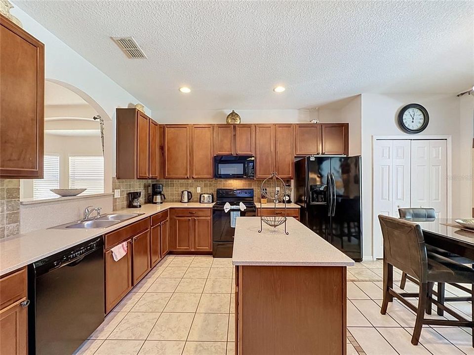 En Venta: $440,000 (5 camas, 4 baños, 2850 Pies cuadrados)