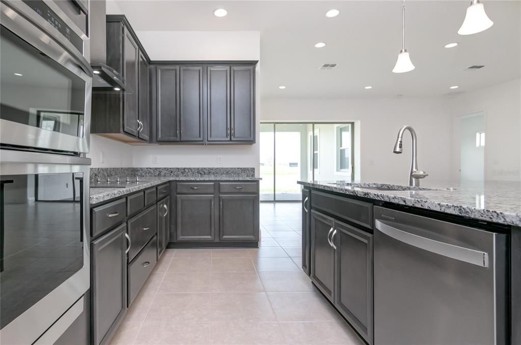For Rent: $4,750 (5 beds, 5 baths, 3264 Square Feet)
