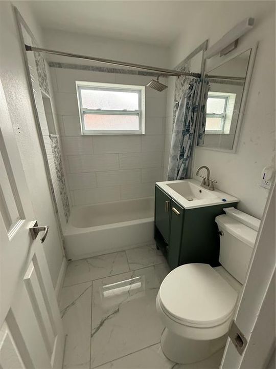 For Rent: $4,900 (5 beds, 4 baths, 2561 Square Feet)
