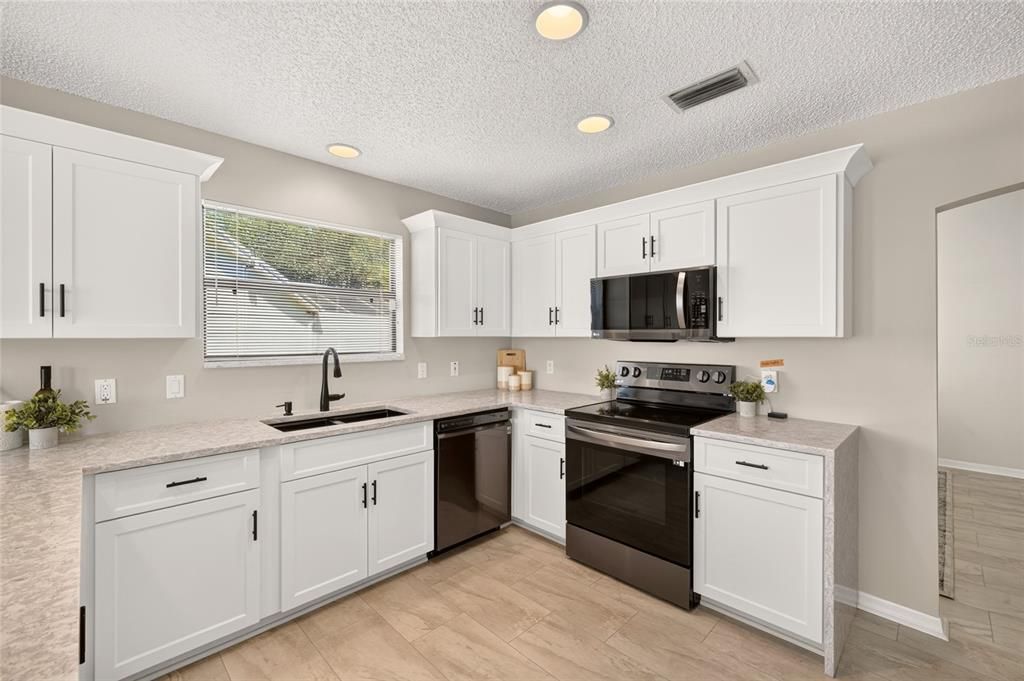 For Sale: $525,000 (3 beds, 2 baths, 1755 Square Feet)