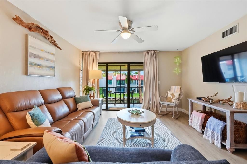 En Venta: $535,000 (2 camas, 2 baños, 1080 Pies cuadrados)