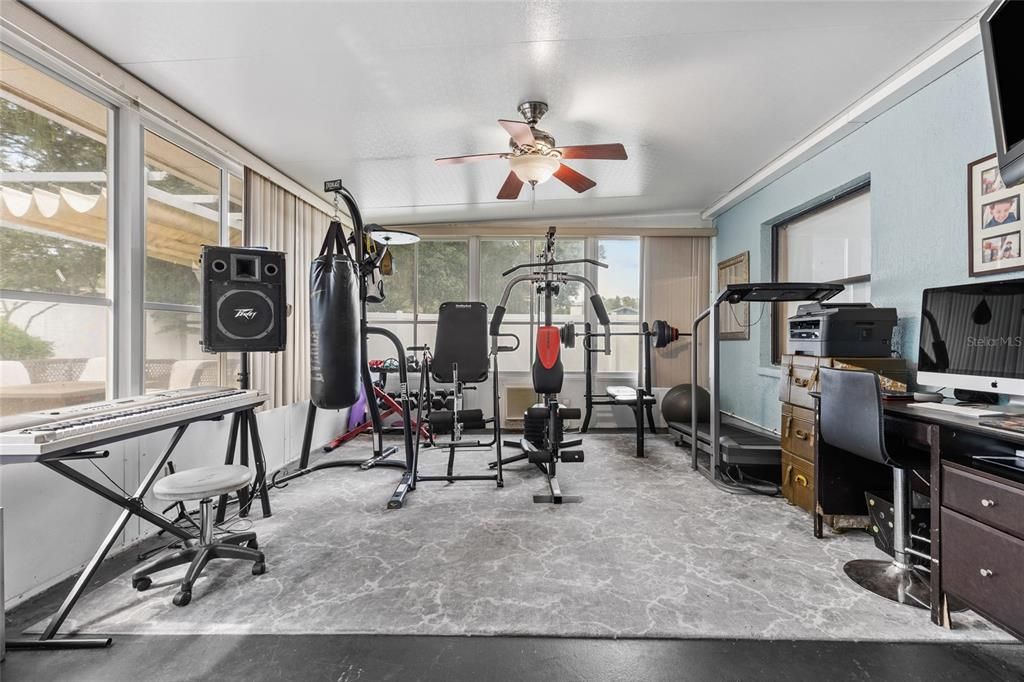 For Sale: $349,900 (4 beds, 2 baths, 1740 Square Feet)