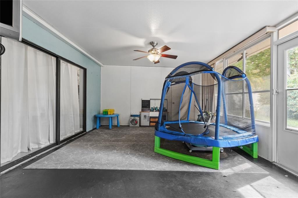 For Sale: $349,900 (4 beds, 2 baths, 1740 Square Feet)