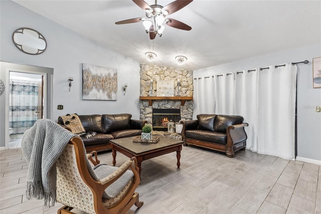 For Sale: $349,900 (4 beds, 2 baths, 1740 Square Feet)