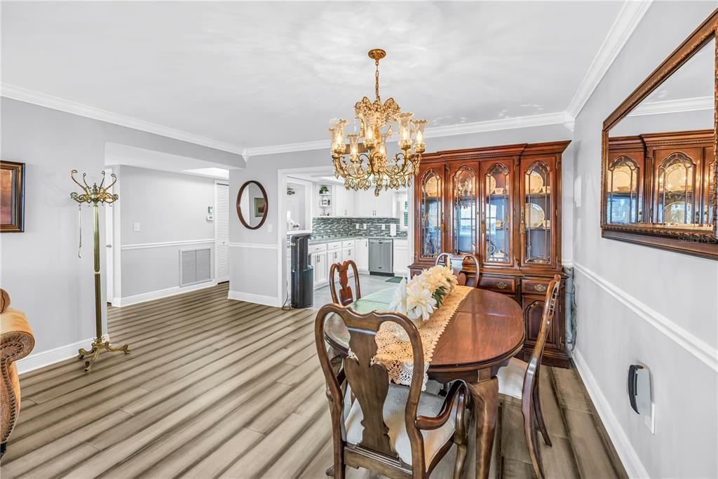 На продажу: $374,900 (2 спален, 2 ванн, 1760 Квадратных фут)