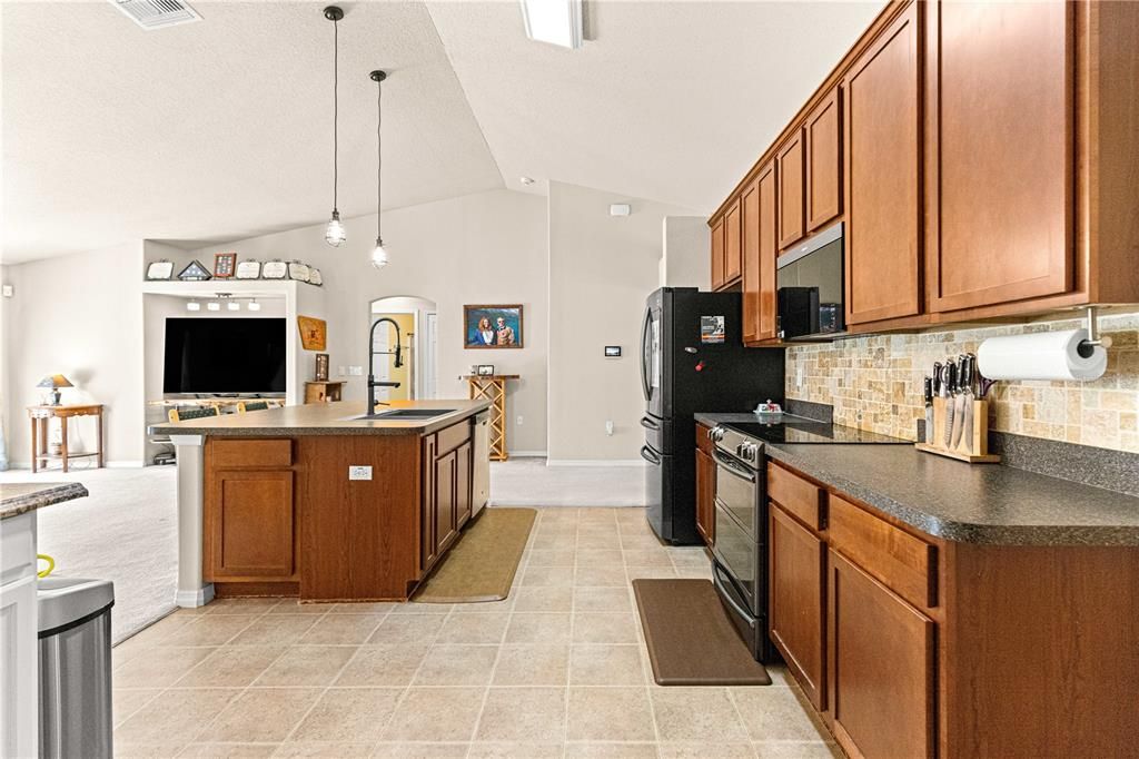 For Sale: $379,900 (3 beds, 2 baths, 2020 Square Feet)