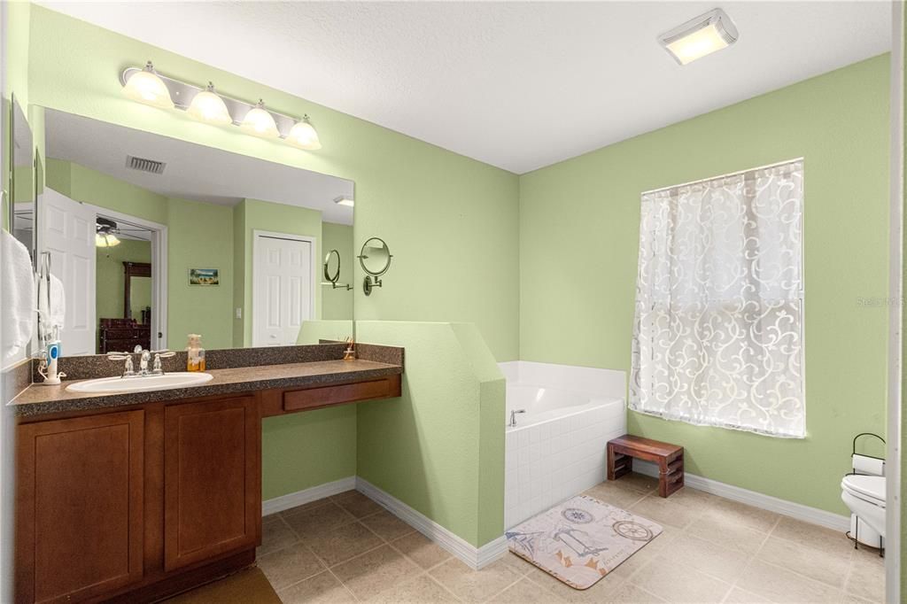 For Sale: $379,900 (3 beds, 2 baths, 2020 Square Feet)