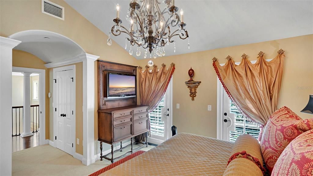 For Sale: $950,000 (3 beds, 2 baths, 1957 Square Feet)