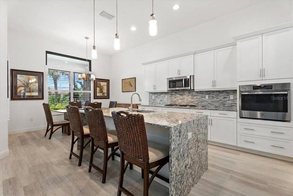 На продажу: $849,999 (2 спален, 2 ванн, 2758 Квадратных фут)
