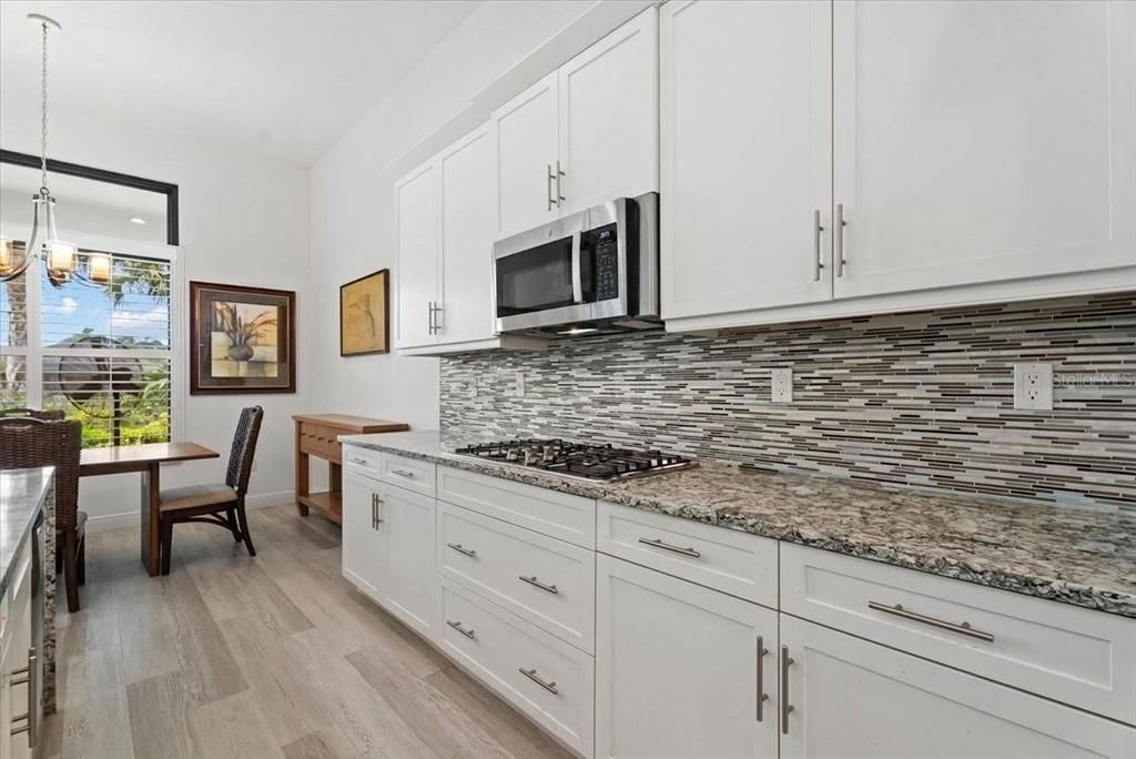 На продажу: $849,999 (2 спален, 2 ванн, 2758 Квадратных фут)