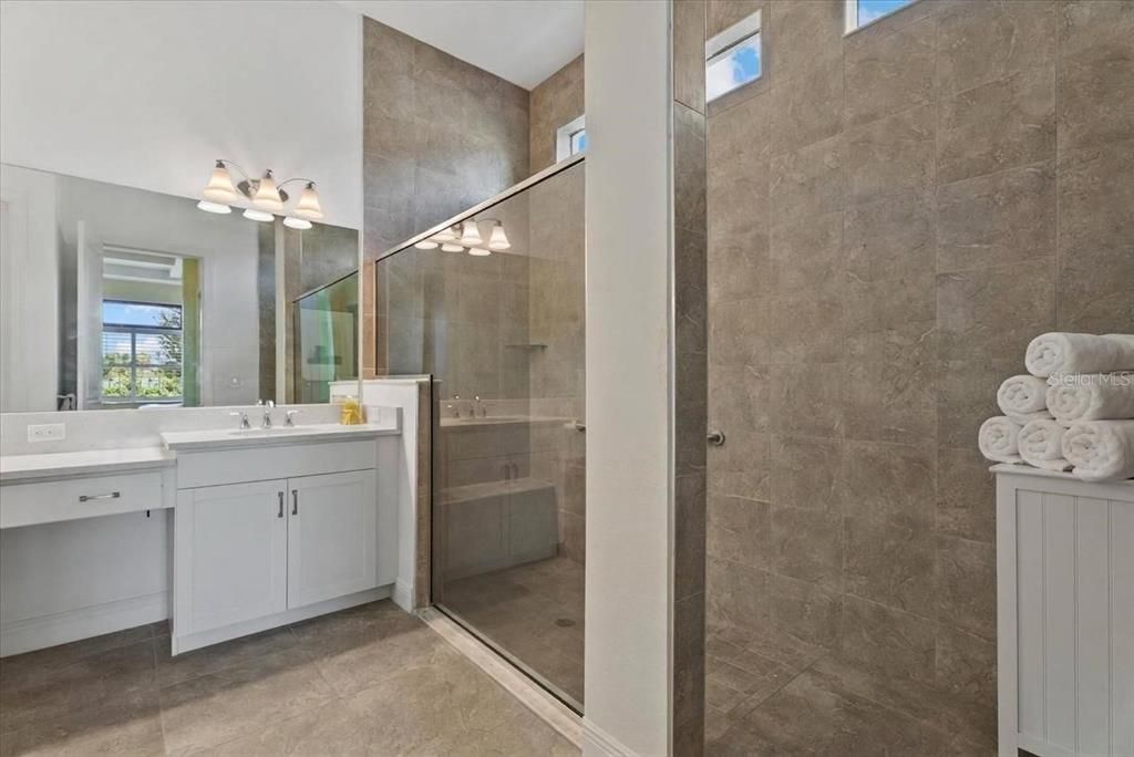 На продажу: $849,999 (2 спален, 2 ванн, 2758 Квадратных фут)