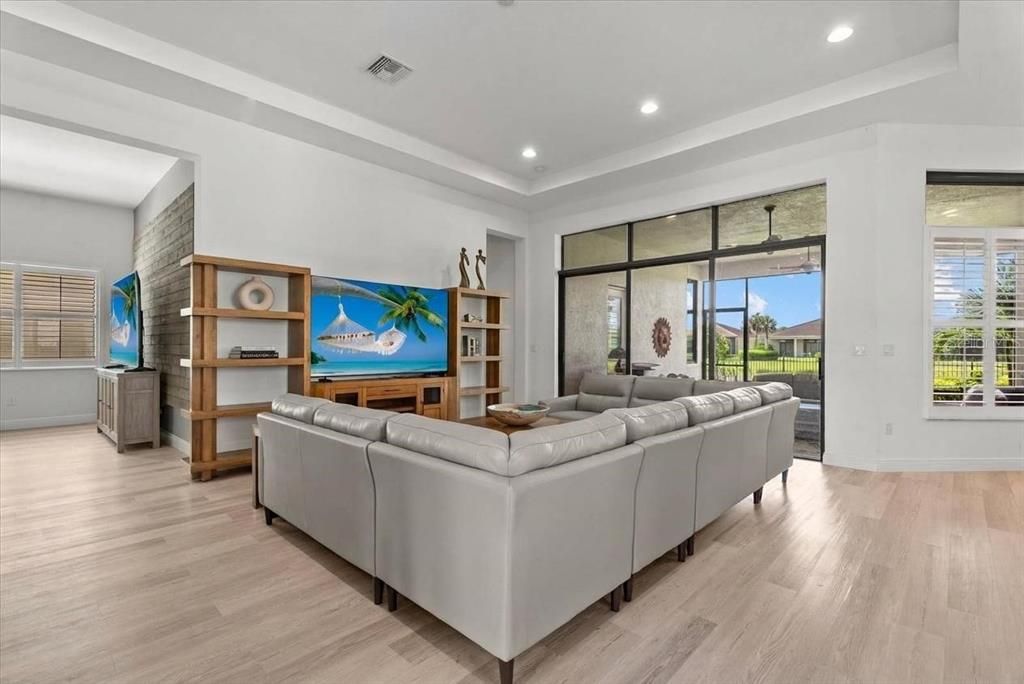 На продажу: $849,999 (2 спален, 2 ванн, 2758 Квадратных фут)