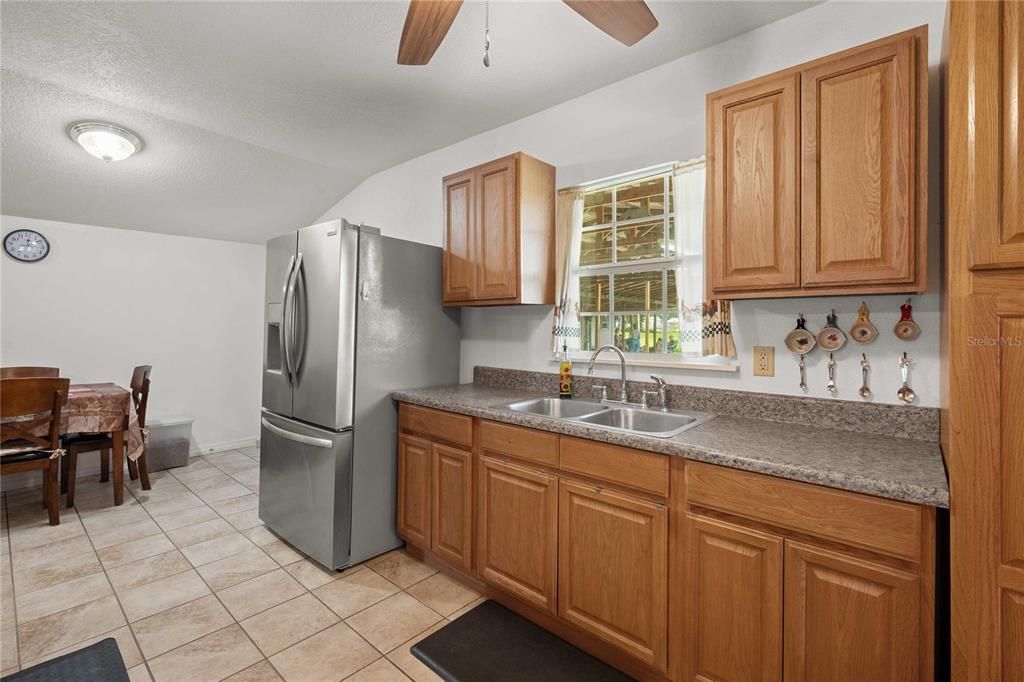 For Sale: $499,000 (2 beds, 1 baths, 1020 Square Feet)