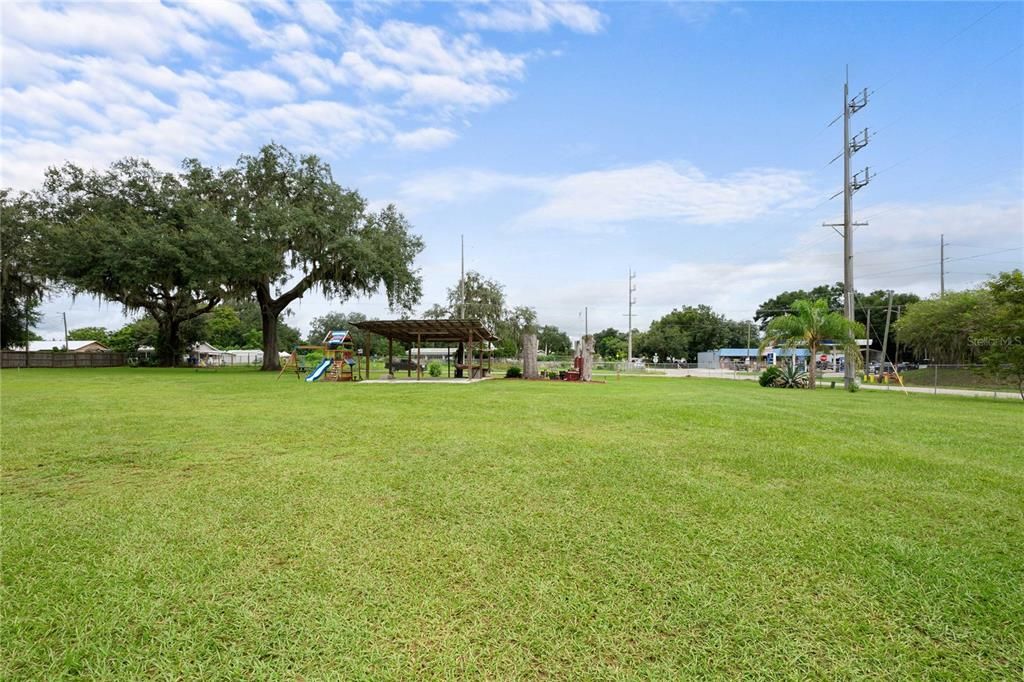 For Sale: $499,000 (2 beds, 1 baths, 1020 Square Feet)