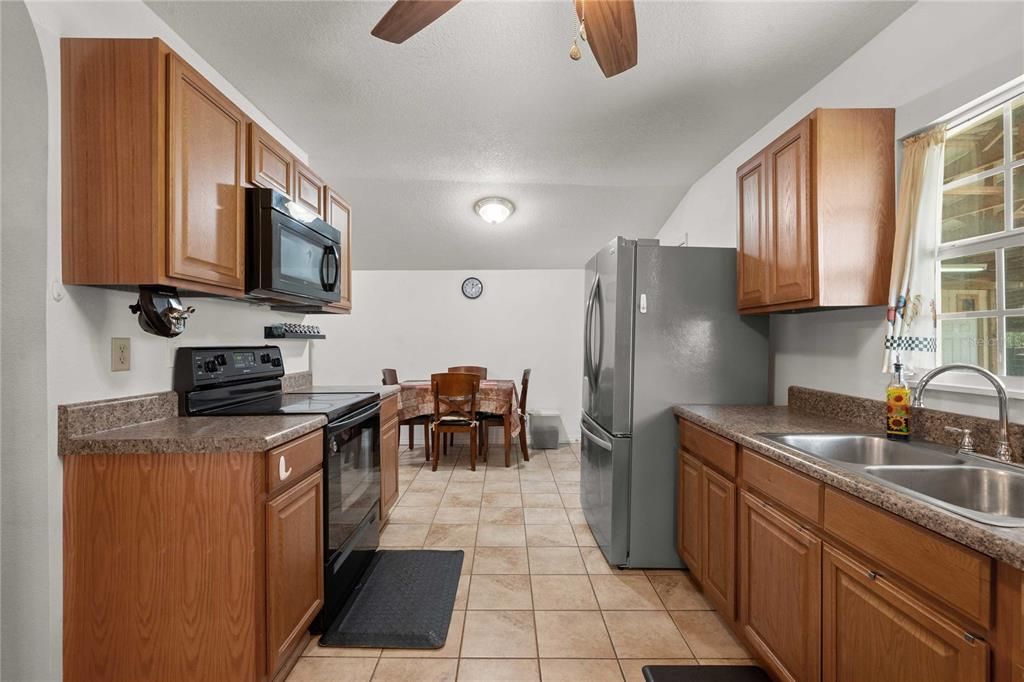 For Sale: $499,000 (2 beds, 1 baths, 1020 Square Feet)