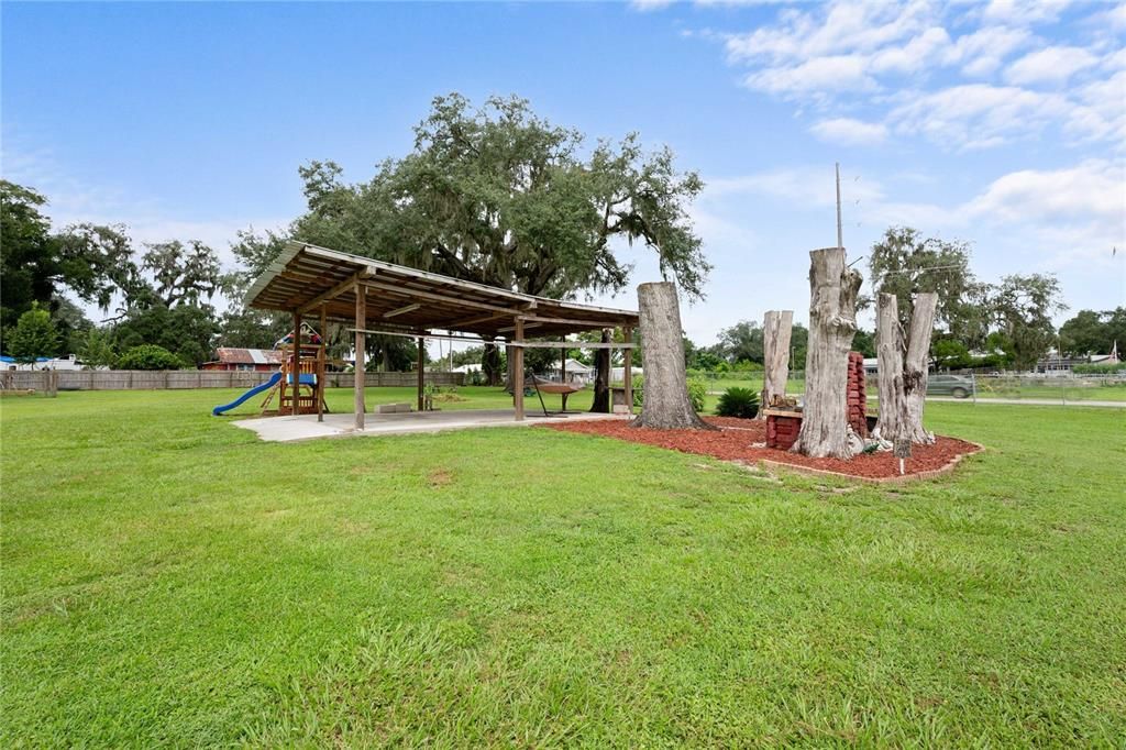 For Sale: $499,000 (2 beds, 1 baths, 1020 Square Feet)