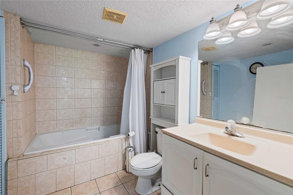 For Sale: $499,000 (2 beds, 1 baths, 1020 Square Feet)
