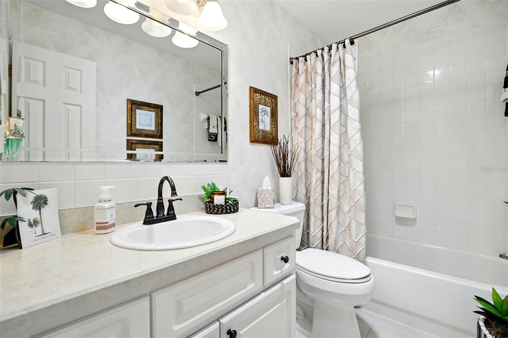 На продажу: $299,999 (2 спален, 2 ванн, 1776 Квадратных фут)