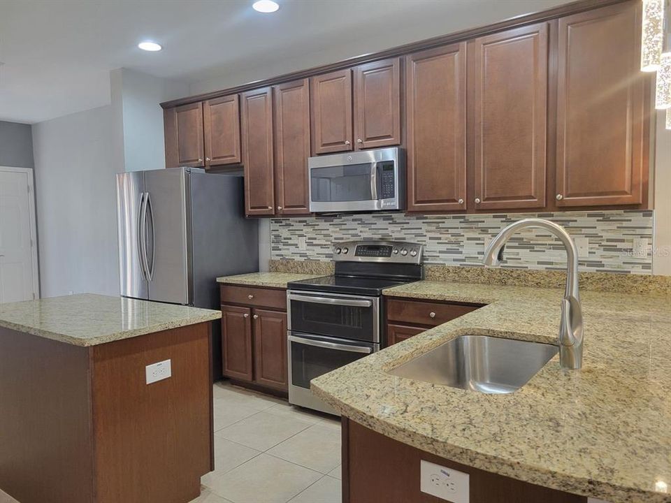 For Rent: $1,995 (2 beds, 2 baths, 1542 Square Feet)