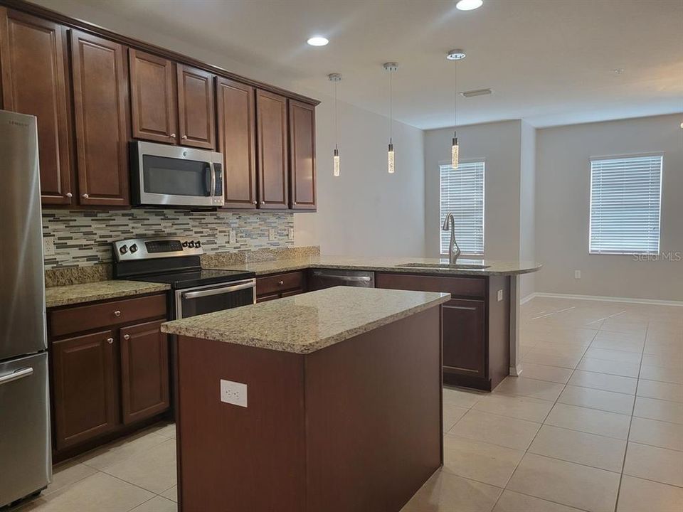 For Rent: $1,995 (2 beds, 2 baths, 1542 Square Feet)