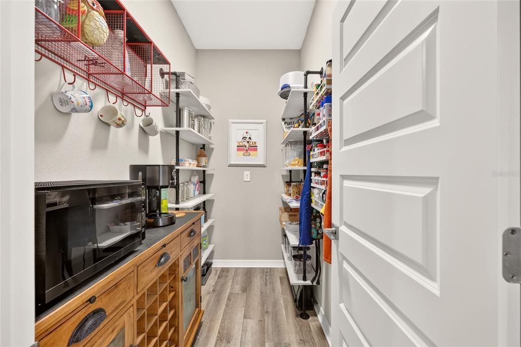 For Sale: $447,400 (2 beds, 2 baths, 2118 Square Feet)
