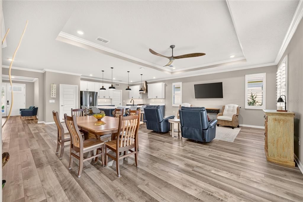 For Sale: $447,400 (2 beds, 2 baths, 2118 Square Feet)