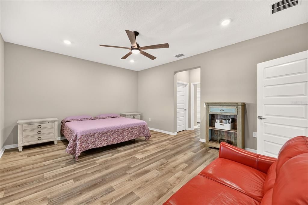 For Sale: $447,400 (2 beds, 2 baths, 2118 Square Feet)