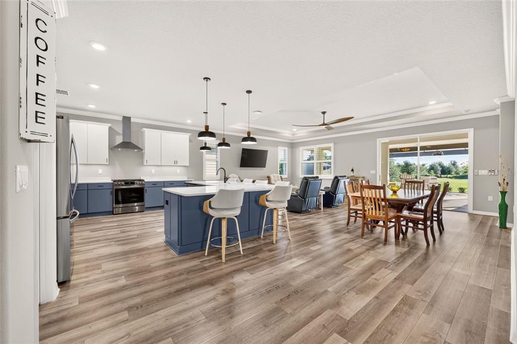 For Sale: $447,400 (2 beds, 2 baths, 2118 Square Feet)