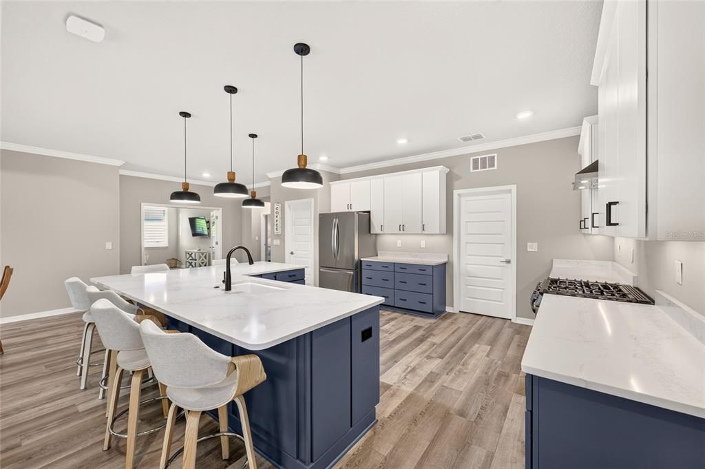 For Sale: $447,400 (2 beds, 2 baths, 2118 Square Feet)