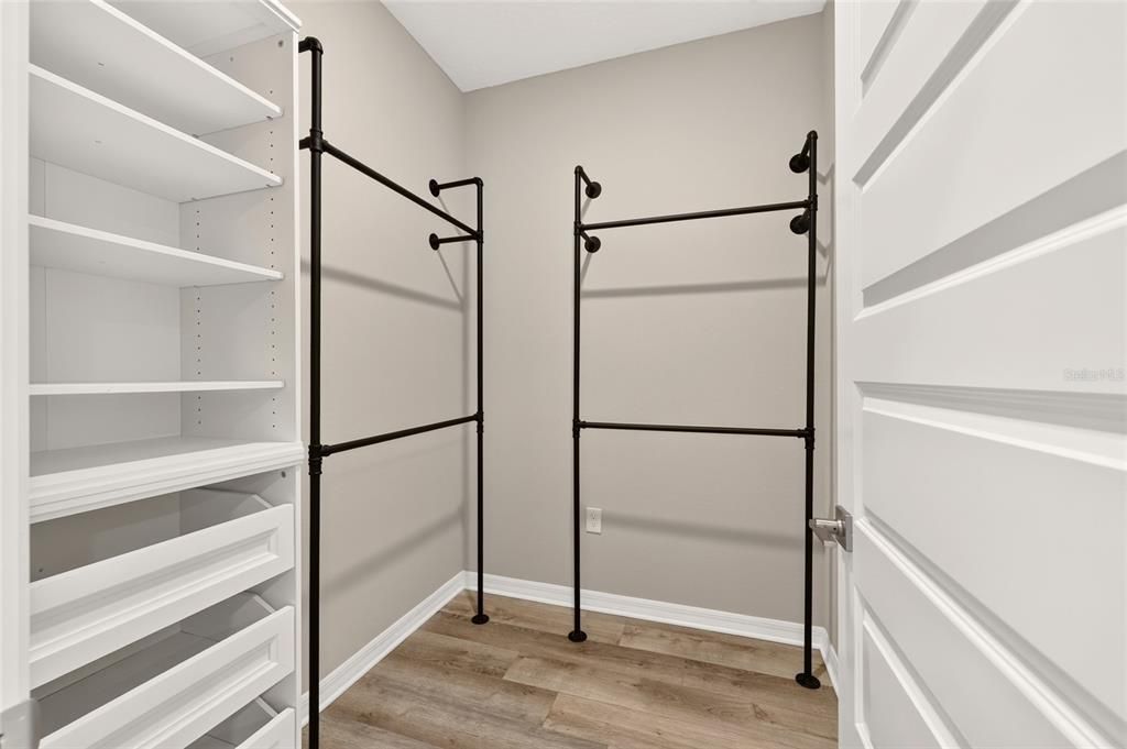 For Sale: $447,400 (2 beds, 2 baths, 2118 Square Feet)