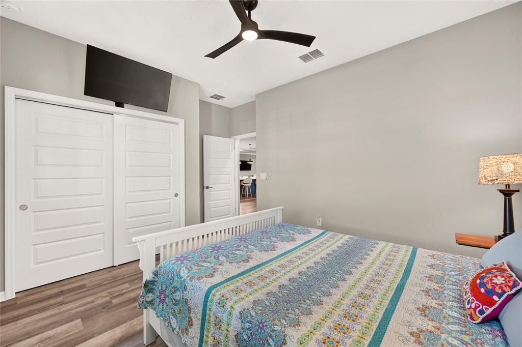 For Sale: $447,400 (2 beds, 2 baths, 2118 Square Feet)
