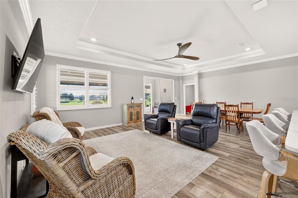 For Sale: $447,400 (2 beds, 2 baths, 2118 Square Feet)