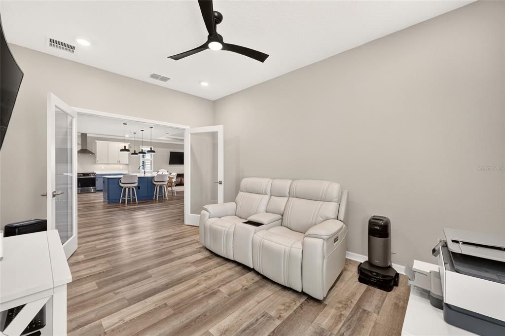 For Sale: $447,400 (2 beds, 2 baths, 2118 Square Feet)