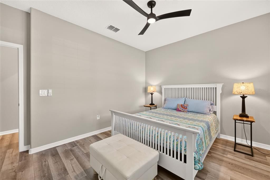 For Sale: $447,400 (2 beds, 2 baths, 2118 Square Feet)