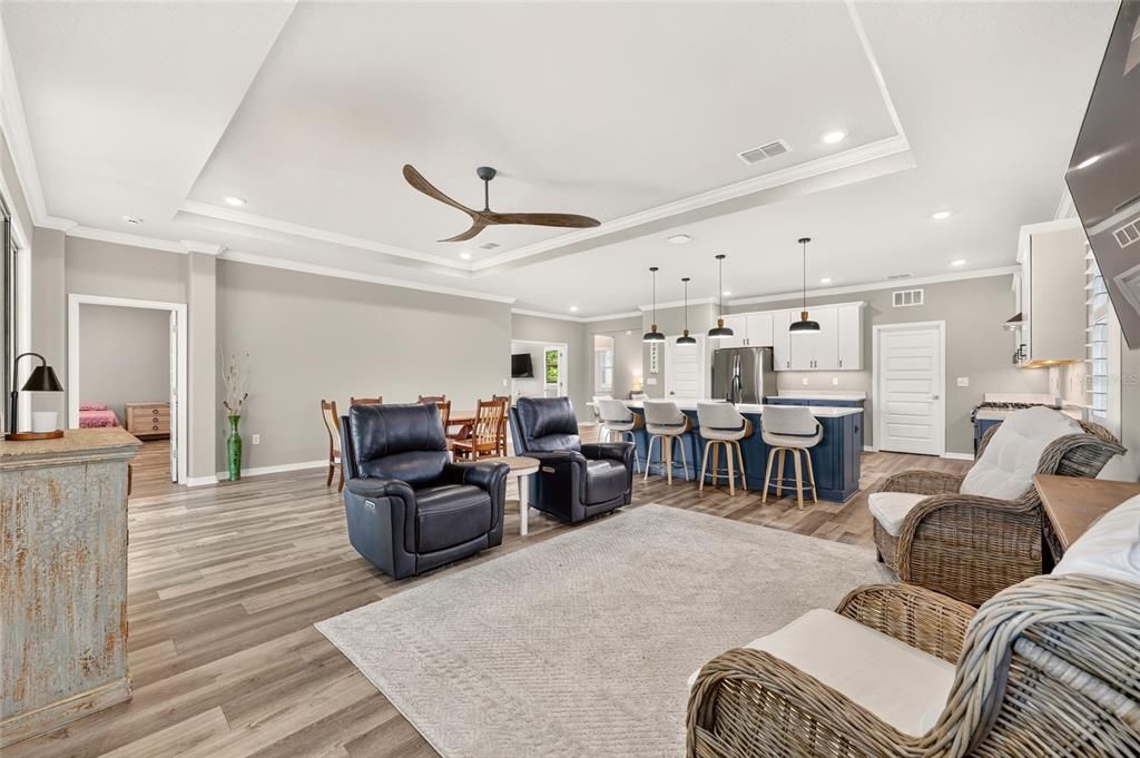 For Sale: $447,400 (2 beds, 2 baths, 2118 Square Feet)