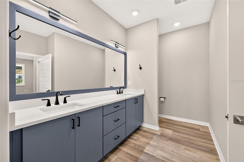 For Sale: $447,400 (2 beds, 2 baths, 2118 Square Feet)