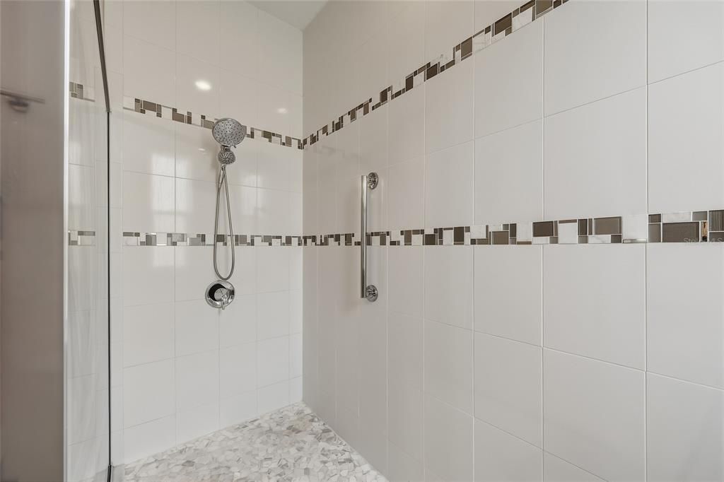 For Sale: $679,000 (5 beds, 5 baths, 3814 Square Feet)