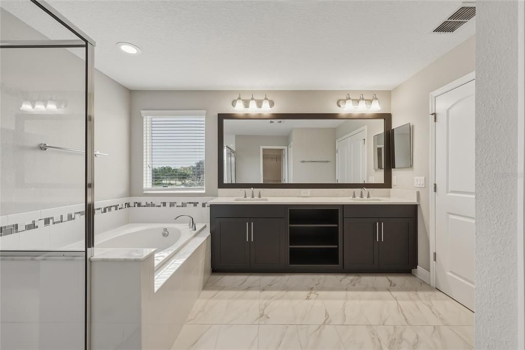 For Sale: $679,000 (5 beds, 5 baths, 3814 Square Feet)