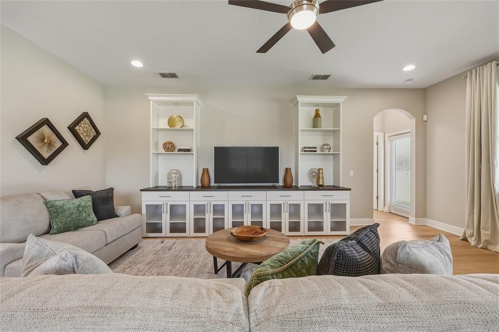 For Sale: $679,000 (5 beds, 5 baths, 3814 Square Feet)