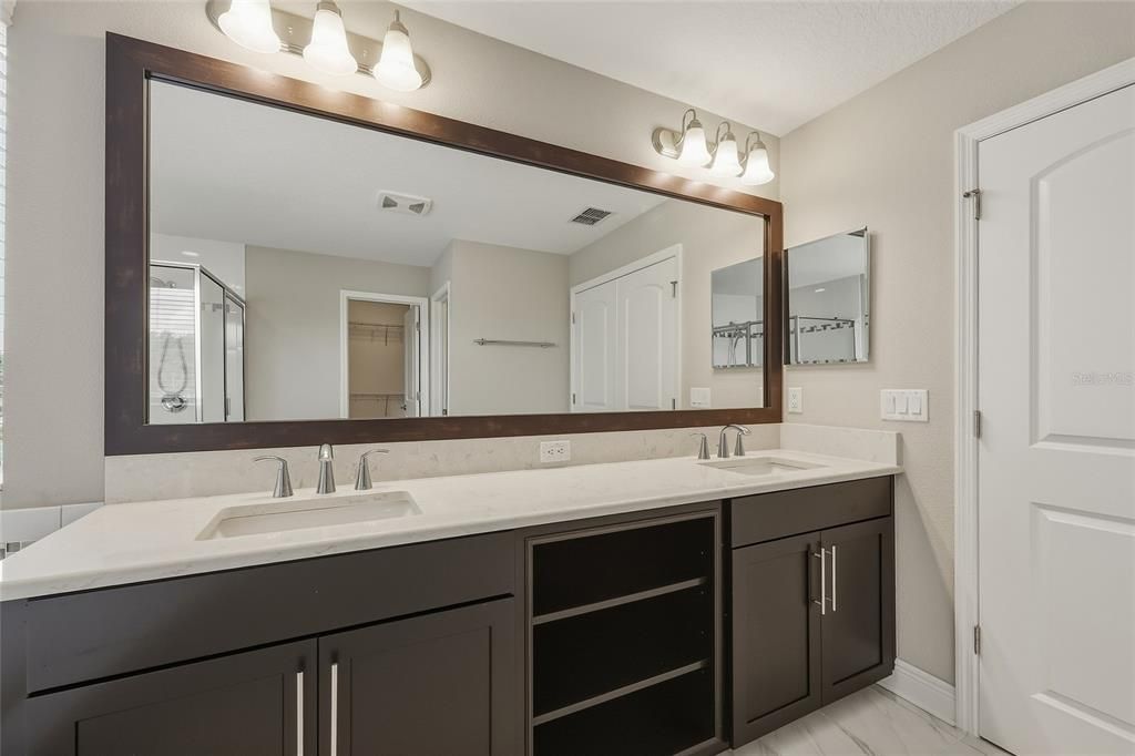For Sale: $679,000 (5 beds, 5 baths, 3814 Square Feet)