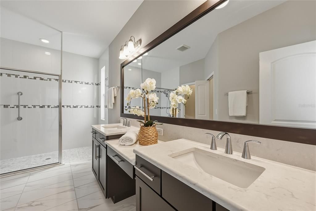 For Sale: $679,000 (5 beds, 5 baths, 3814 Square Feet)