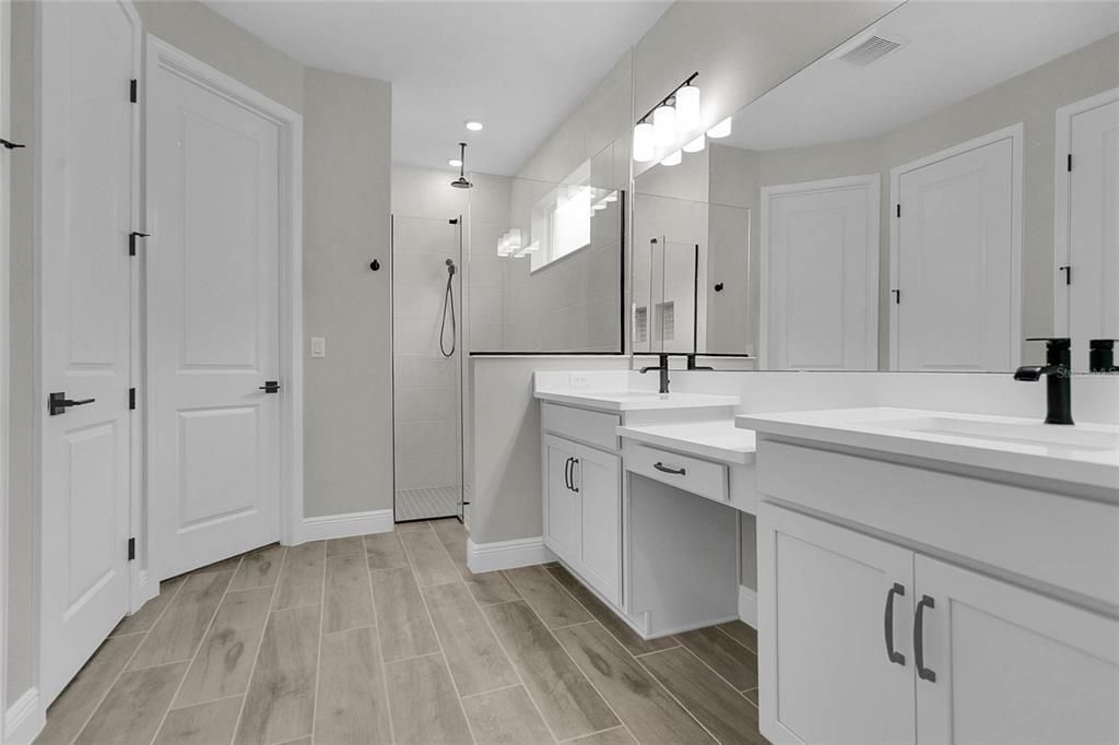 For Rent: $3,900 (5 beds, 3 baths, 3167 Square Feet)